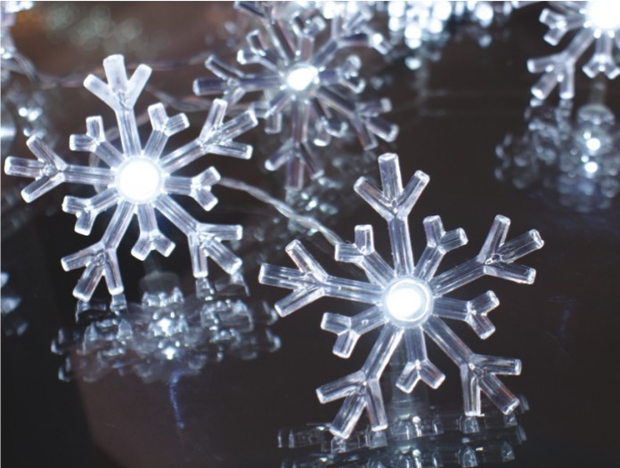 雪の結晶の装飾が施されたFY-009-A184軽鎖 雪の結晶の装飾が施されたFY-009-A184軽鎖 - 衣装とLEDストリングライト中国で行われた